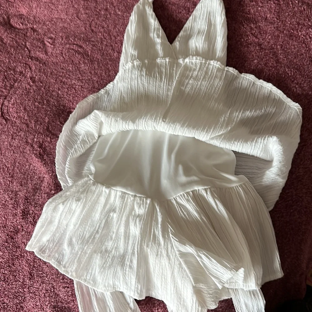 Short romper, jumpsuit, V cut at the top, crossed straps at the back - Picture 12 of 17